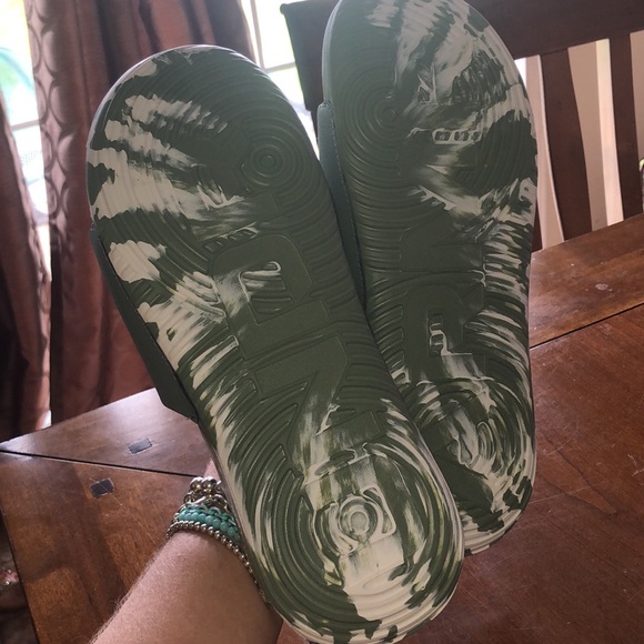 Under Armour slides size 9 NWT’s - Picture 4 of 5